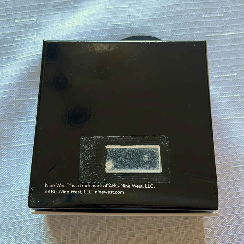 NEW NINE WEST BRACELET AND EARRING SET TRI-TONE - Picture 5 of 5
